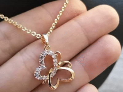 Χρυσό Κολιέ Πεταλούδα με Λευκές Πέτρες