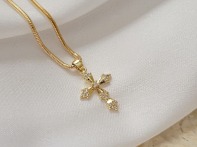 Χρυσός Σταυρός Γυναικείος με Διακριτικές Λαμπερές Λεπτομέρειες