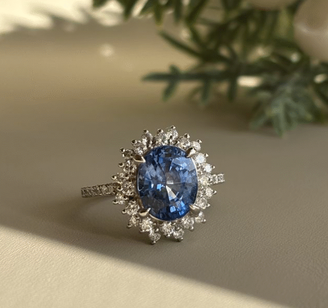 Λευκόχρυσο Δαχτυλίδι με Μπλε Ζιργκόν & Λαμπερά Ζιργκόν Περιμετρικά